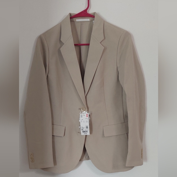 A10 UNIQLO jacket size XS - Picture 4 of 7